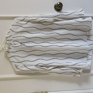 White Chain Pattern Smocked Sleeve Blouse